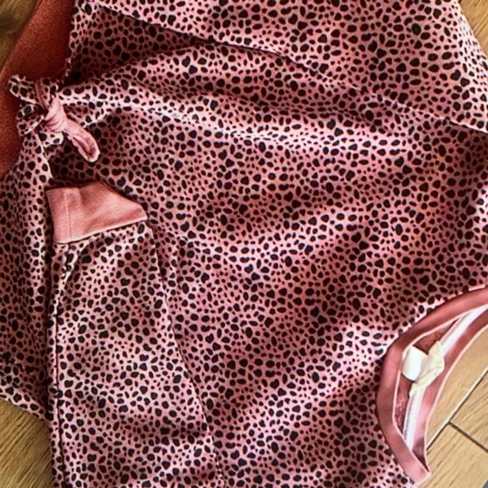 Stylish leopard print long sleeve shirt